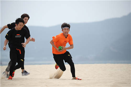 张一山带球狂奔