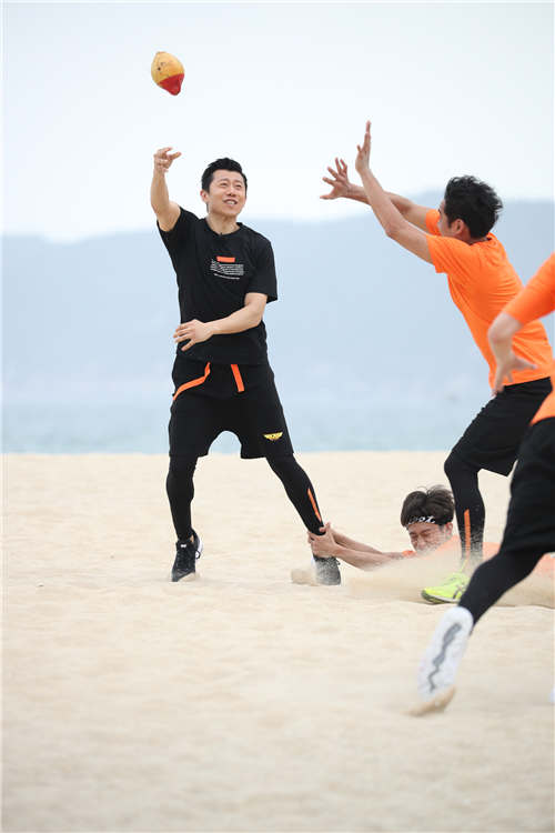 张一山拉夏雨裤腿2