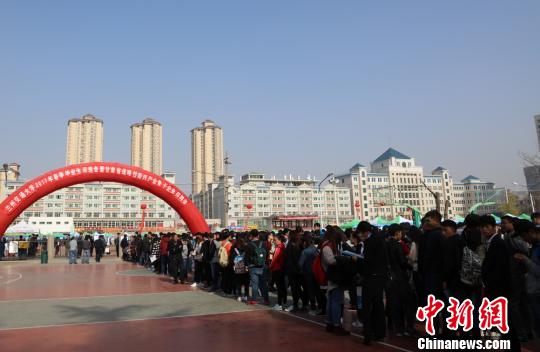 甘肃毕业生双选会:企业纳贤多元化学生增恋乡情结