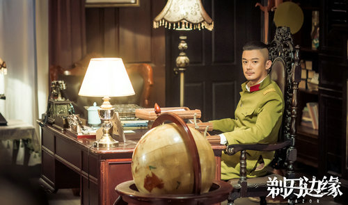 芦芳生侧头望去