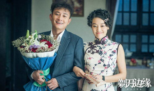 文马夫妇亲密挽手