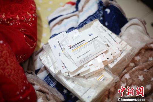 2016年10月到现在，马春伟花了14万余元的治疗费，现在平均一个月的医药费1万多。范丽芳 摄