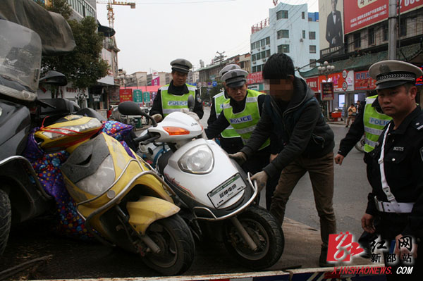 新邵县交警大队百日会战查处交通违章11394