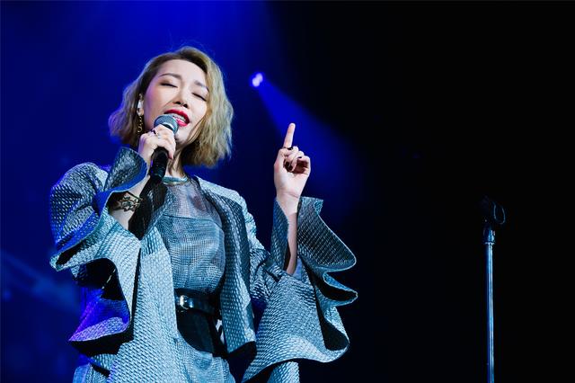 金池“大女人”世界巡回演唱会首站温哥华开唱