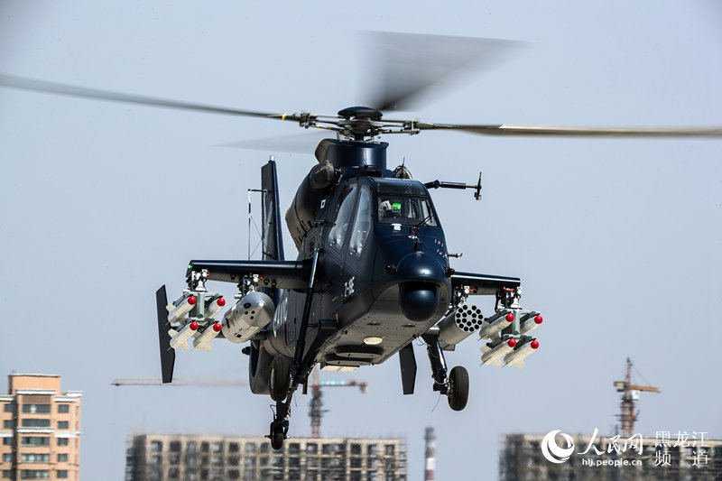 国产直-19E直升机在哈尔滨首飞成功