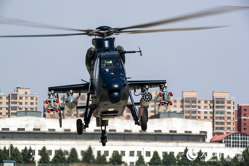 国产直-19E直升机在哈尔滨首飞成功