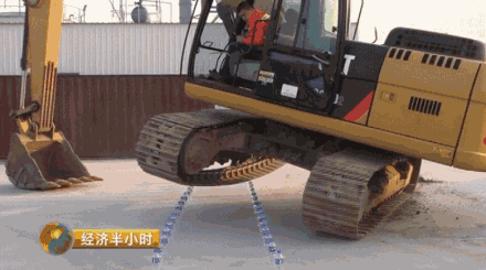 中国挖掘机技术哪家强?这位