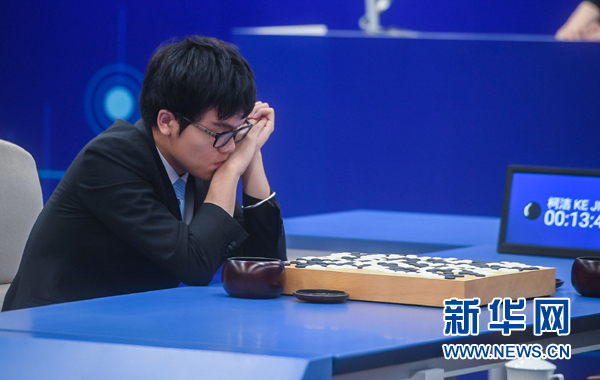 5月23日，中国棋手柯洁在比赛最后时刻。新华社记者 徐昱 摄