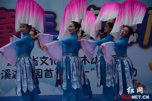 禹新荣参加六一庆典活动:大力弘扬和创新传统