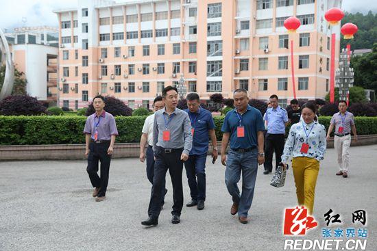 桑植:刘卫兵视察考点 两千学子赴高考