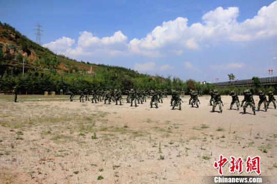 武警云南总队一支队开展反恐特战集训场面刺激