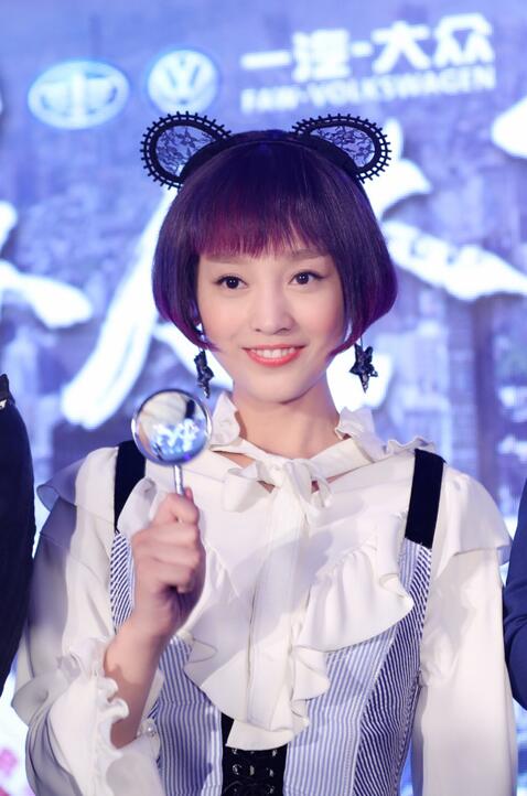 2 何花樱霓装扮亮相发布会.jpg