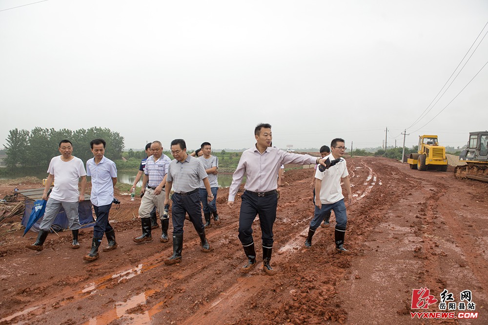 张奕督查指导防汛抗灾工作