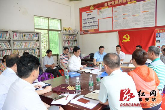 冯德校：脱贫路上不能让一位“老乡”掉队