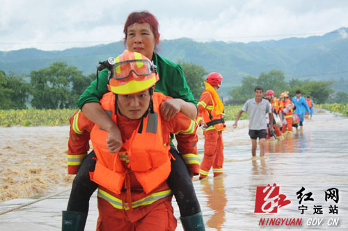 宁远县暴雨致多地受灾 各方全力抢险 