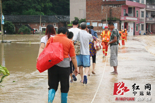 宁远县暴雨致多地受灾 各方全力抢险 