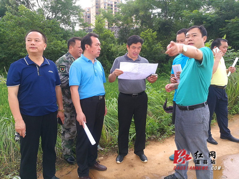 道县李天明深入敦颐学校现场办公推进整体搬迁项目建设