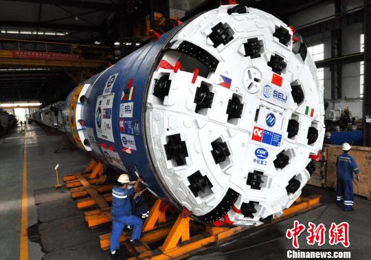 中国自主研发隧道掘进机首次走出国门