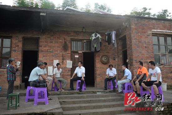 龙向洋：以“豁出去”精神 下足“绣花”功夫 坚决打赢精准扶贫攻坚战