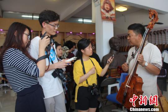 香港学子走进内蒙古红城感受民族乐器魅力