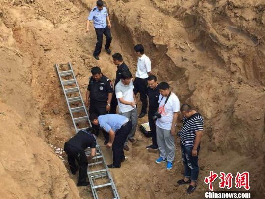 唐代古墓被大铲车盗掘山西警方20天抓获盗墓贼