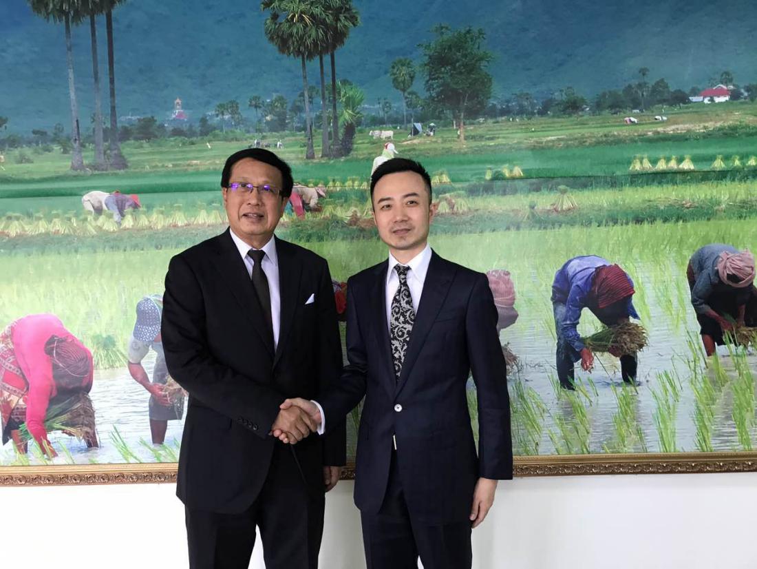 俞凌雄率中国企业家代表团与柬埔寨商务部长班
