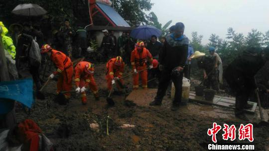 云南镇沅山体滑坡被埋3人被找到已全部遇难（图）