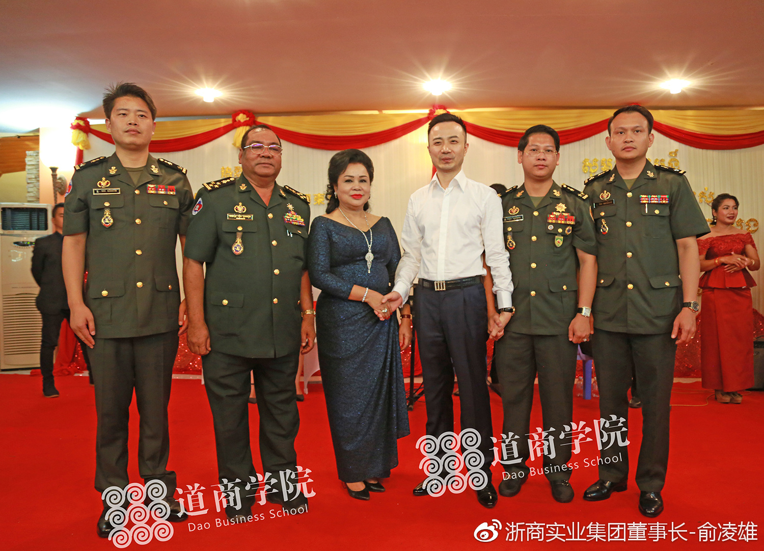 Hing Bun Heang将军在府邸设家宴对俞凌雄董事长表示欢迎