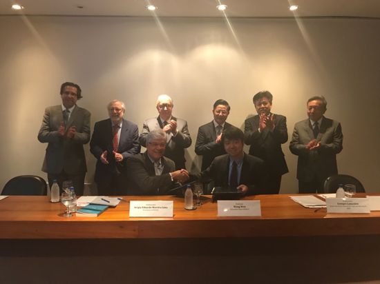 人大重阳与巴西国际关系研究所签署战略合作备忘录