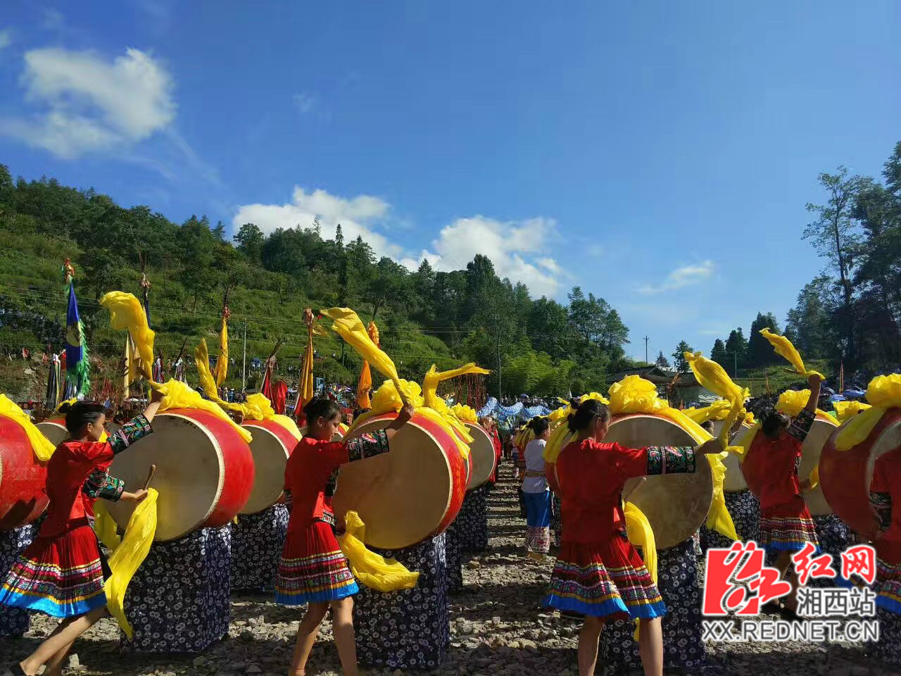 2017苗族赶秋节花垣十八洞举行 近2万人狂欢