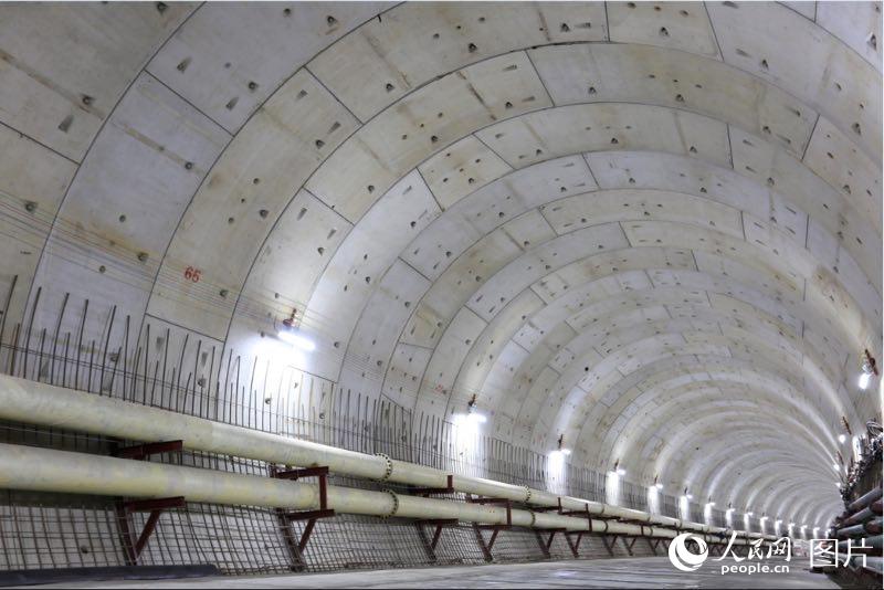 国内最大单洞双线穿越长江地铁隧道顺利贯通【2】