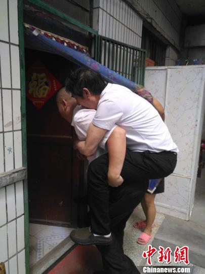 山西男子服安眠药横卧街头寻家人续：已出院回家（图）