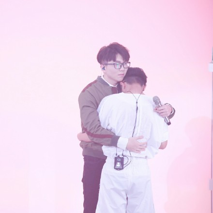 《明日之子》毛不易钟易轩兄弟情深被称巨胖