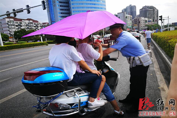 株洲市交警查获2700余起摩托车加装遮阳伞违