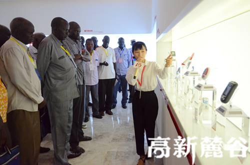 1 8月23日，南苏丹财政研修班成员一行来访三诺生物。刘攀 摄.JPG