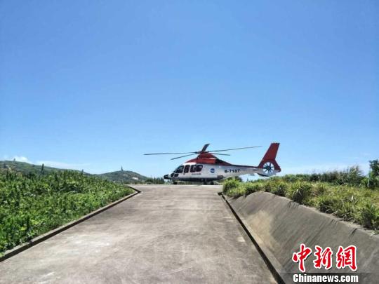 浙江海岛战士母亲突遭车祸地方民航紧急接其回家