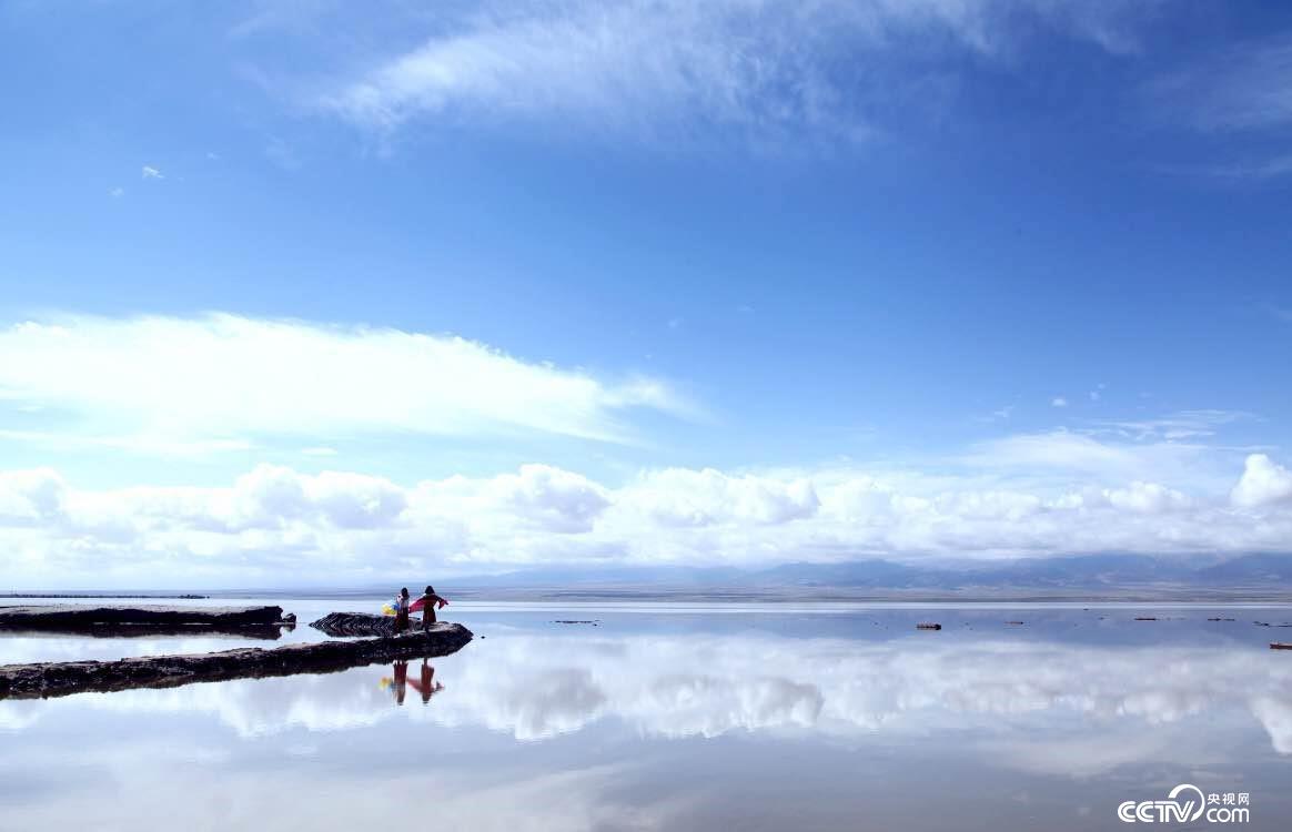 被誉为“天空之镜”的茶卡盐湖