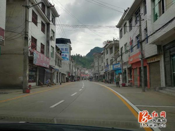 凤凰县木江坪镇部门联动大整治街道管理建长效