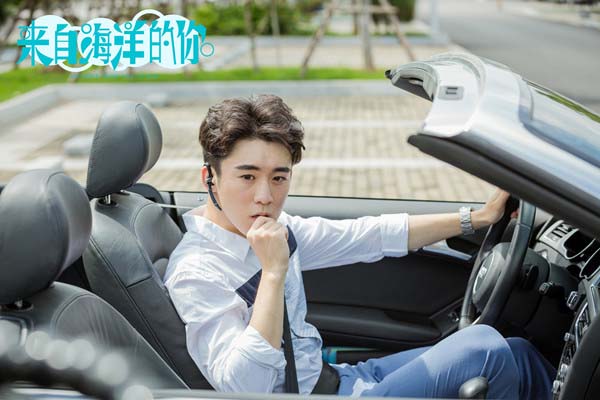 06 胡浩博驾驶豪车