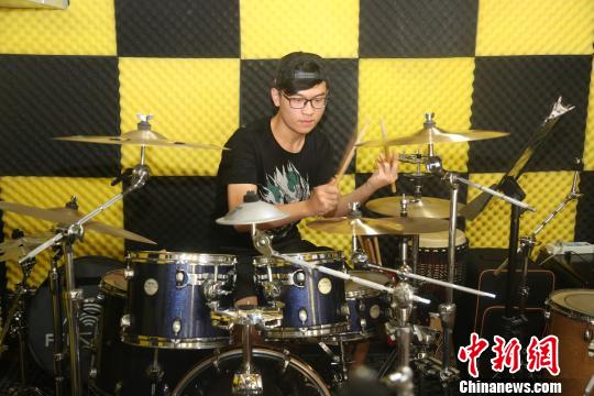 邢台一少年13年练就“爆裂鼓手”连续3年夺全国第一