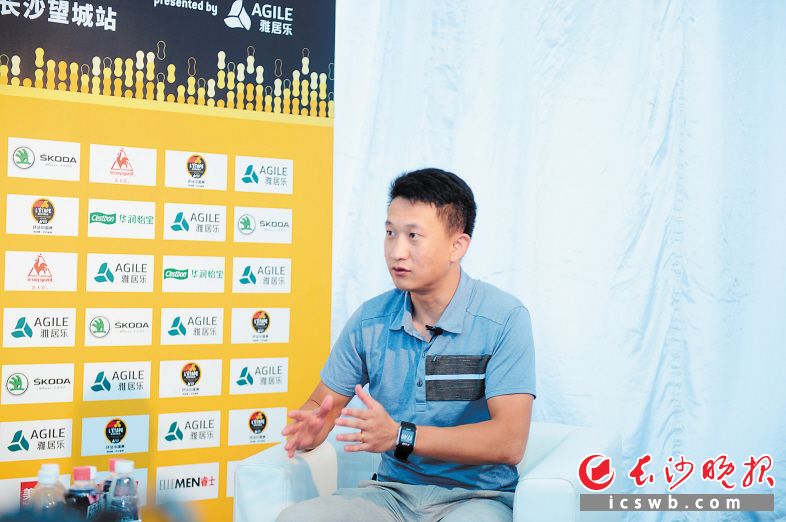 计成接受媒体采访。长沙晚报记者 余劭劼 摄