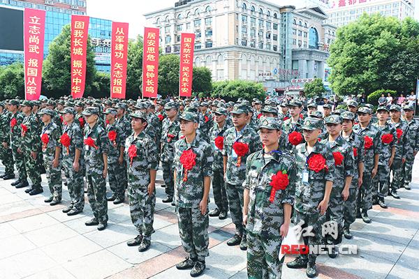 好男儿当兵去 衡阳首批新兵踏上军旅征程