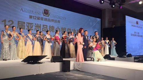 别丹担任12届亚洲品牌小姐总决赛评委并现场倾情献唱《穿越》