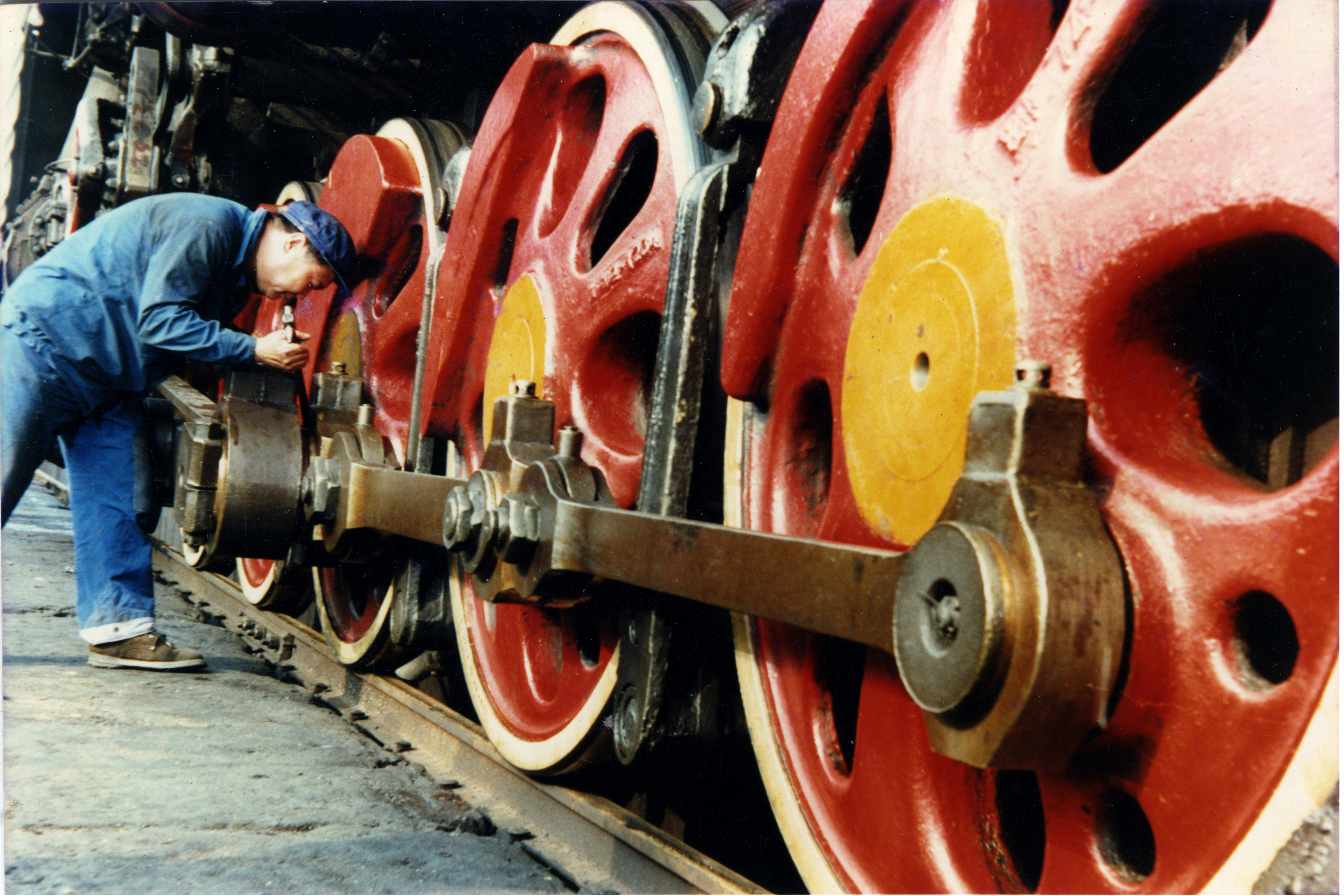 【改革•印记——看中国发展】赶上好时代的铁路修车人