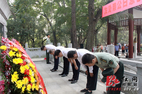 祁阳举行烈士纪念日公祭仪式 周新辉宣读祭文