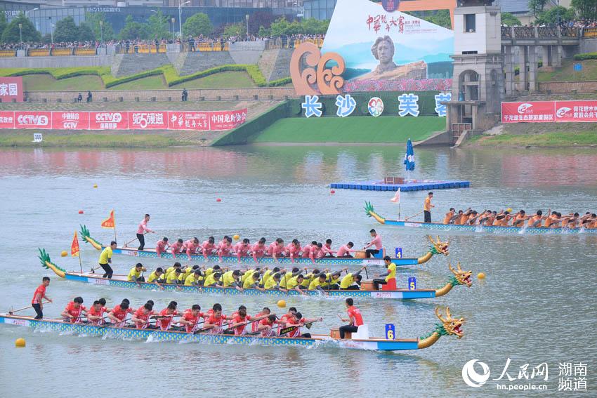 中华龙舟，芙蓉竞渡，中华龙舟大赛落户湖南，魂归故里之意，影响深远。