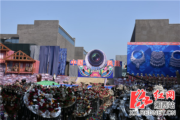 中国凤凰摄影双年展、苗银文化节共创民俗文化盛宴_湖南频道_红网