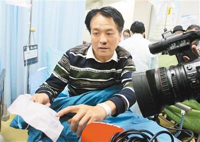 万米高空男乘客鼻腔牙龈大出血医生急止血挽救生命