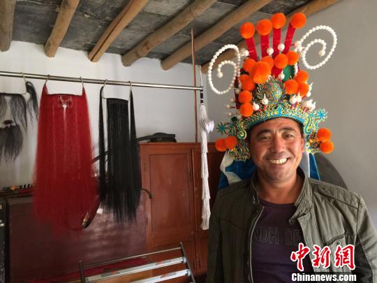 敦煌印象：农民痴迷戏曲30年投资7万收藏百件道具