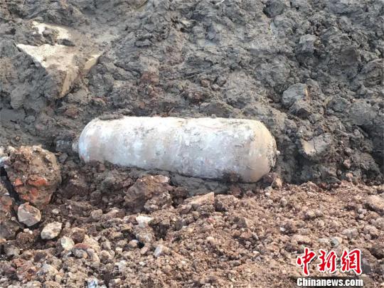 工人挖出150公斤航空炸弹湖北黄石警方妥善销毁